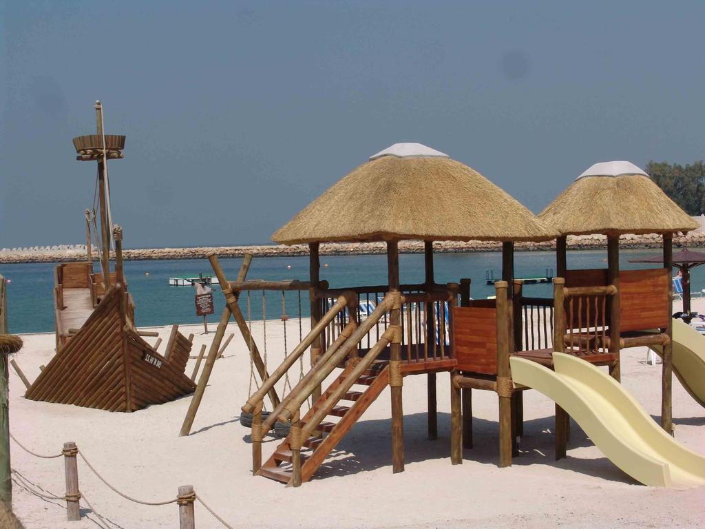 Radisson Blu Resort, Sharjah Exterior foto Playground at the beach