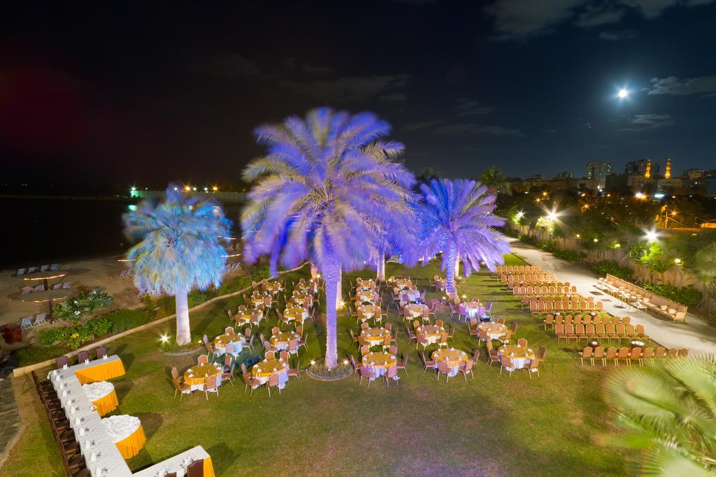 Radisson Blu Resort, Sharjah Exterior foto The Blue Palms at the Royal Thai Navy Convention Center