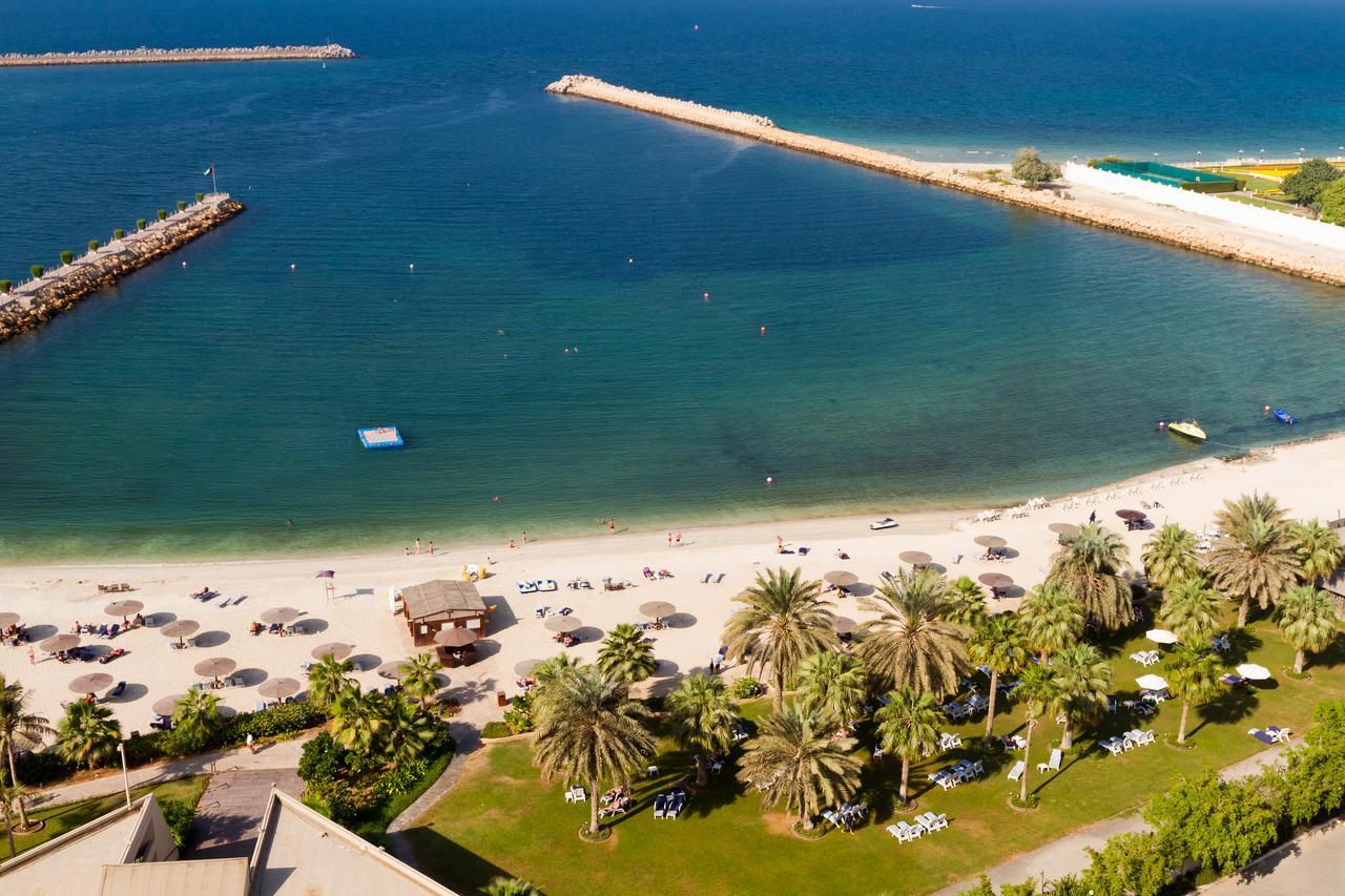 Radisson Blu Resort, Sharjah Exterior foto The beach at Jumeirah Rotana