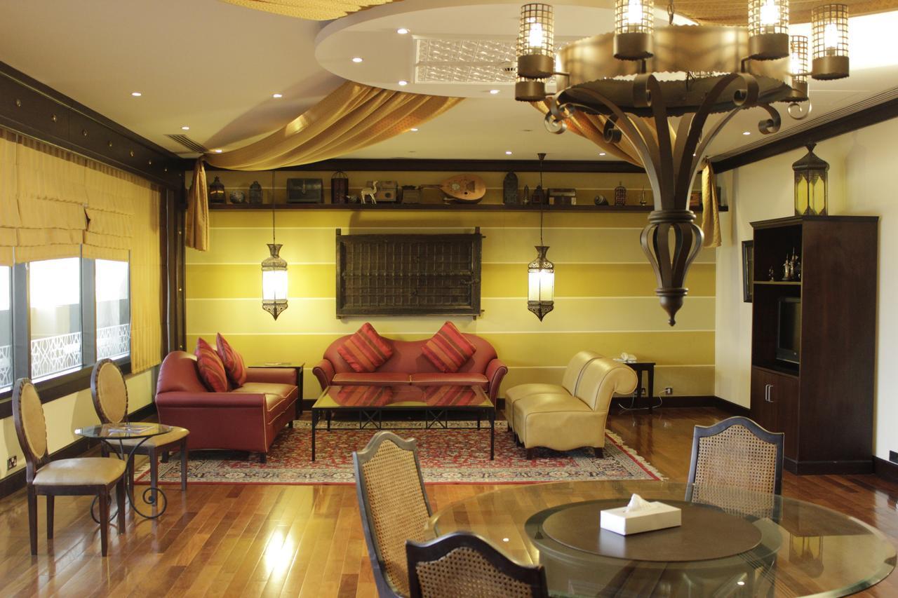 Radisson Blu Resort, Sharjah Exterior foto The interior of the club