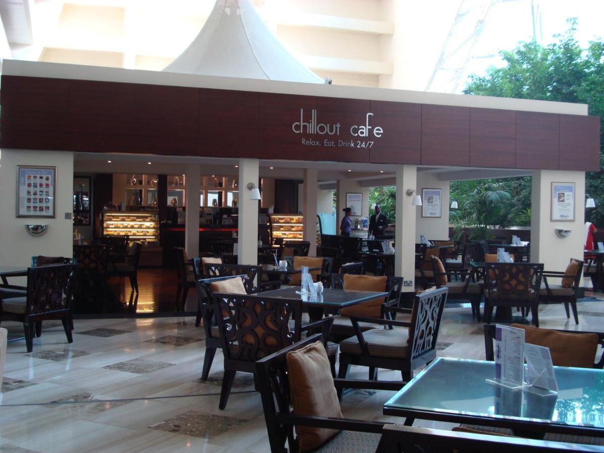 Radisson Blu Resort, Sharjah Exterior foto Interior of the café
