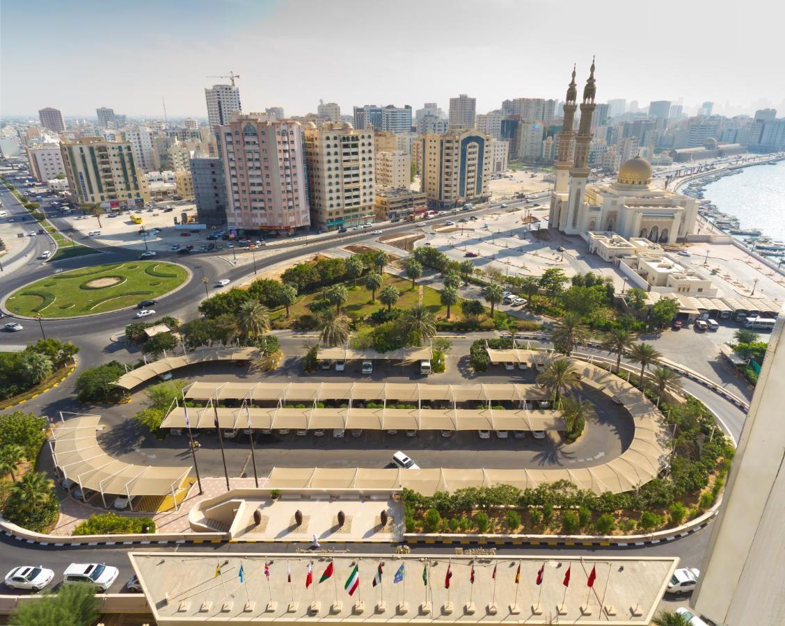 Radisson Blu Resort, Sharjah Exterior foto Al Naboodah Roundabout
