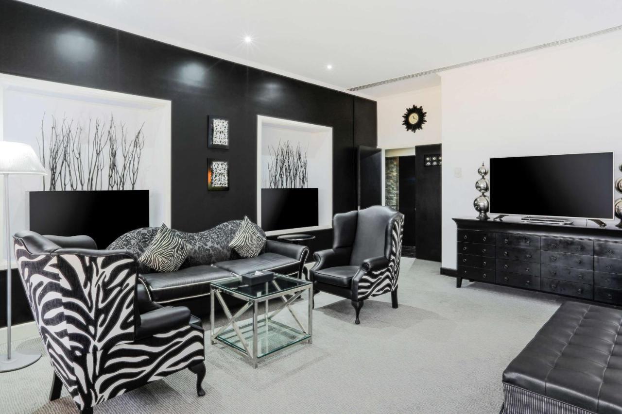 Radisson Blu Resort, Sharjah Exterior foto A living room with zebra print furniture