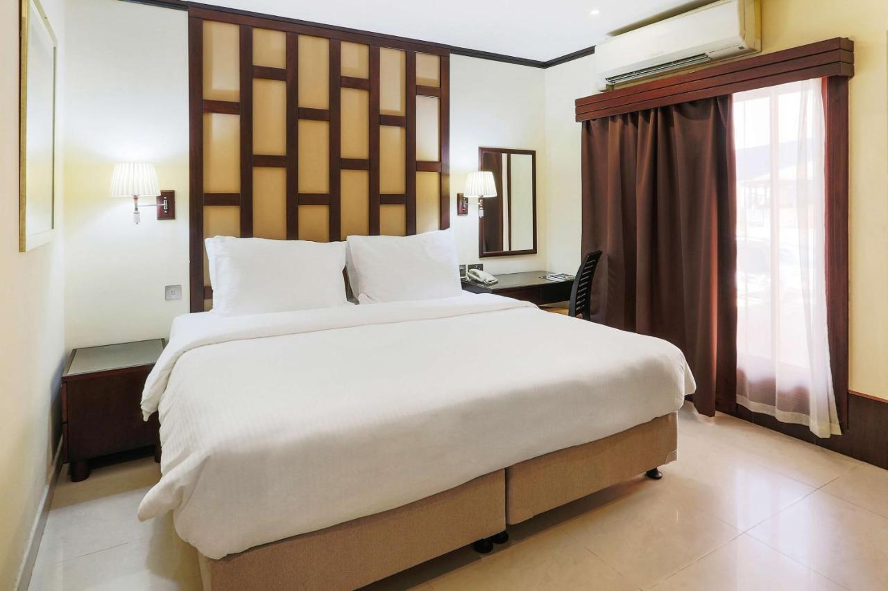 Radisson Blu Resort, Sharjah Exterior foto A bedroom at the hotel