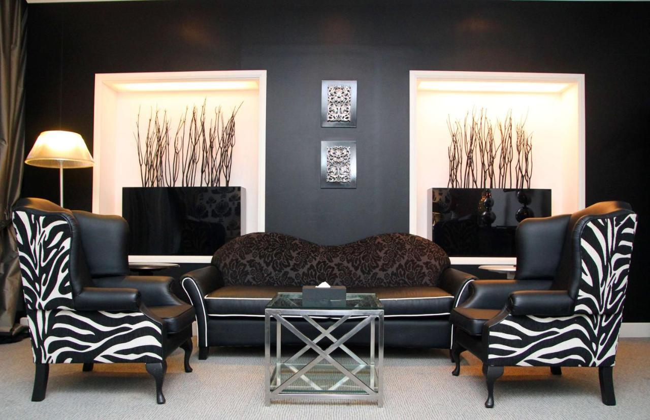 Radisson Blu Resort, Sharjah Exterior foto Zebra print furniture