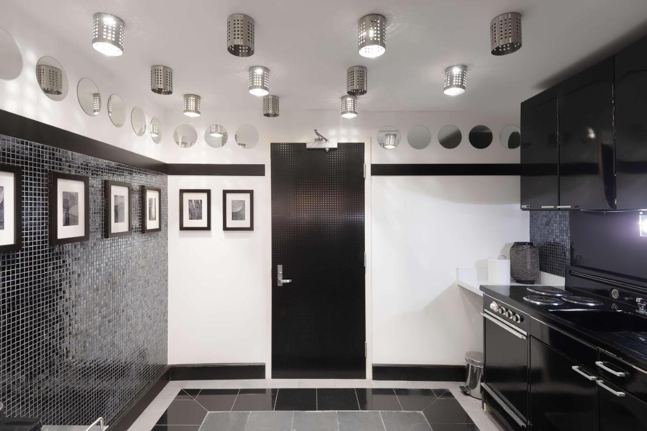 Radisson Blu Resort, Sharjah Exterior foto A kitchen with a concealed door